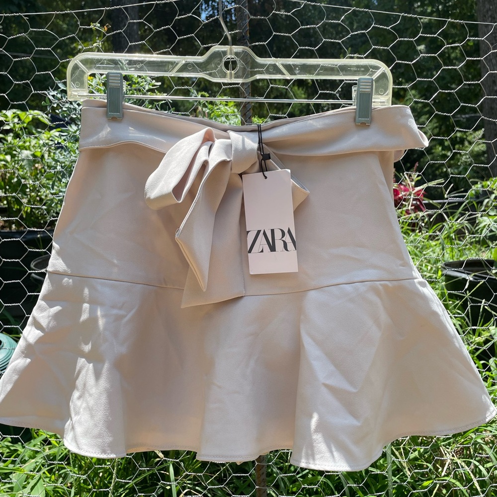 BRAND NEW Zara beige with shorts